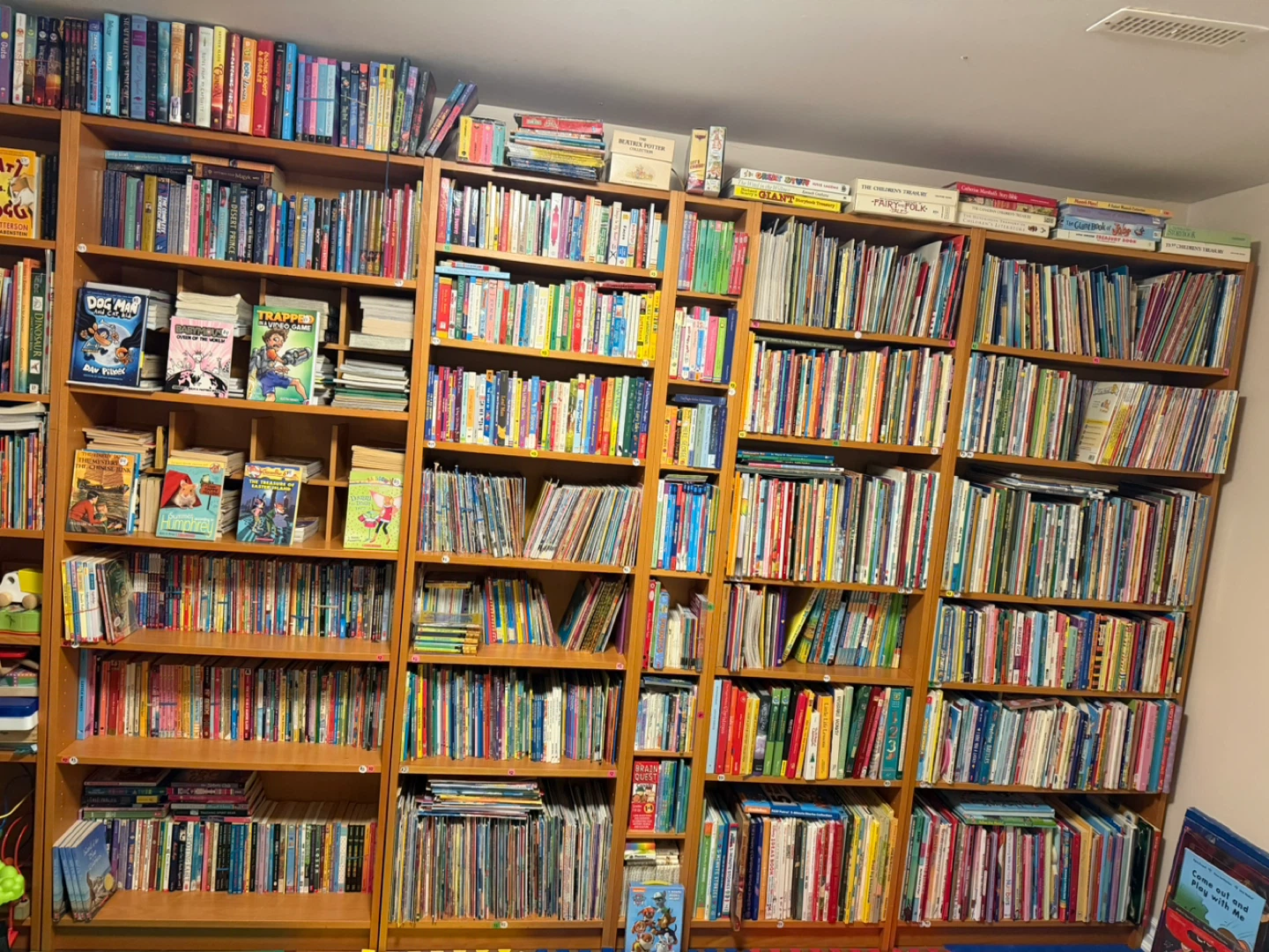 3,000+ Kids books for all ages 0-12, board books, stories, etc!
