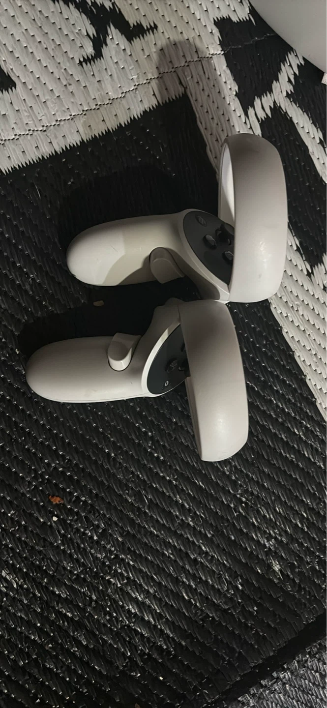 Meta Quest 2 VR Headset and Controllers - photo 2