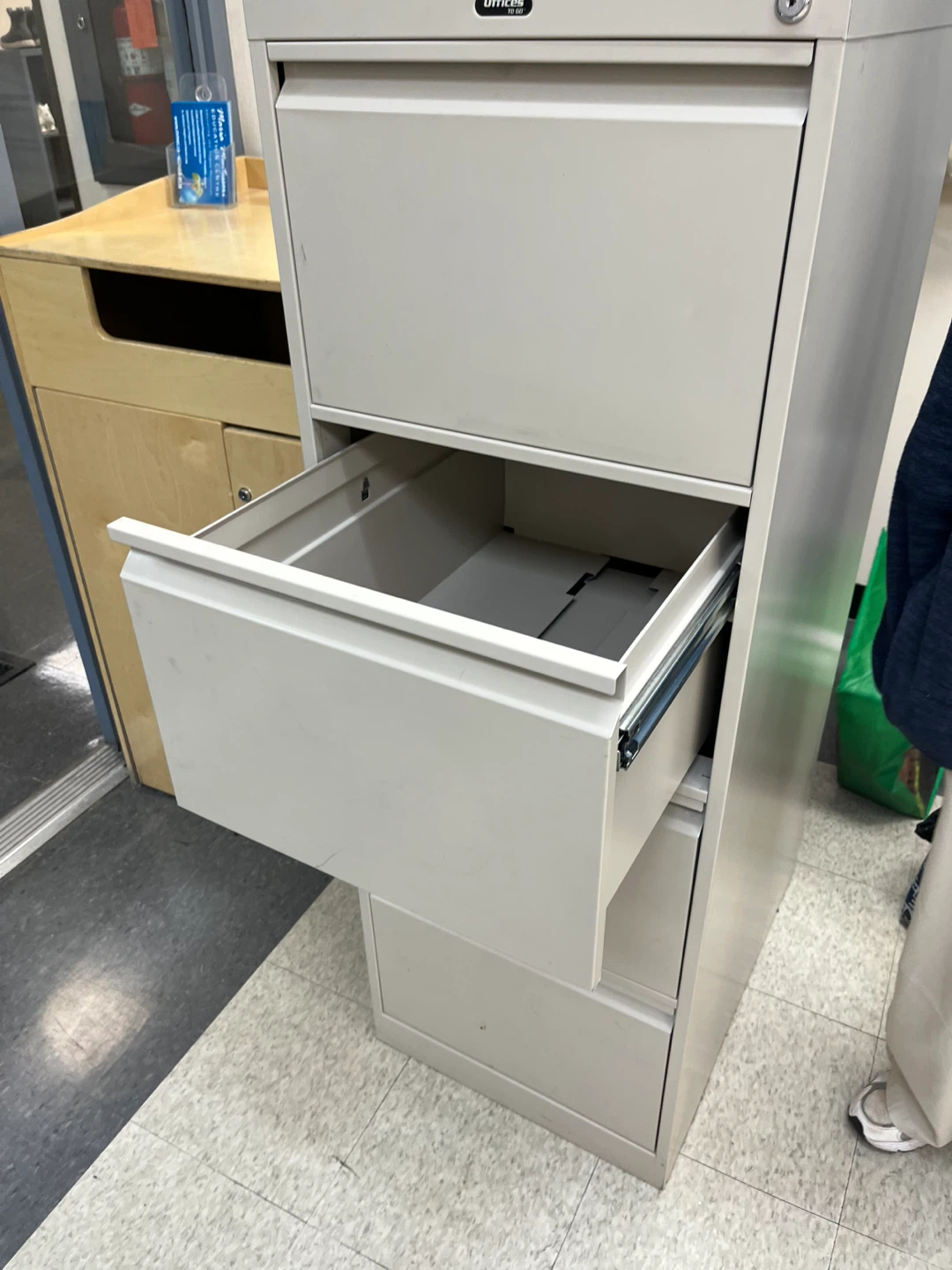 4-Drawer Filing Cabinet (free) - photo 3