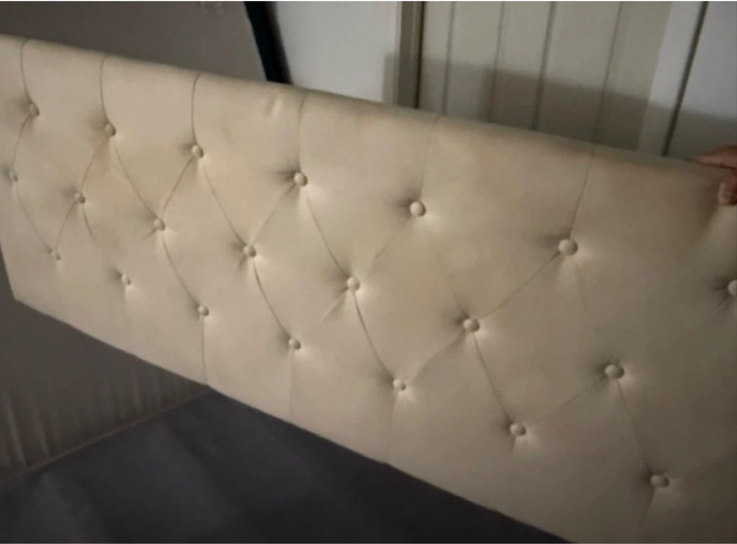 Tufted Headboard - Queen Size - Cream Upholstery - photo 2