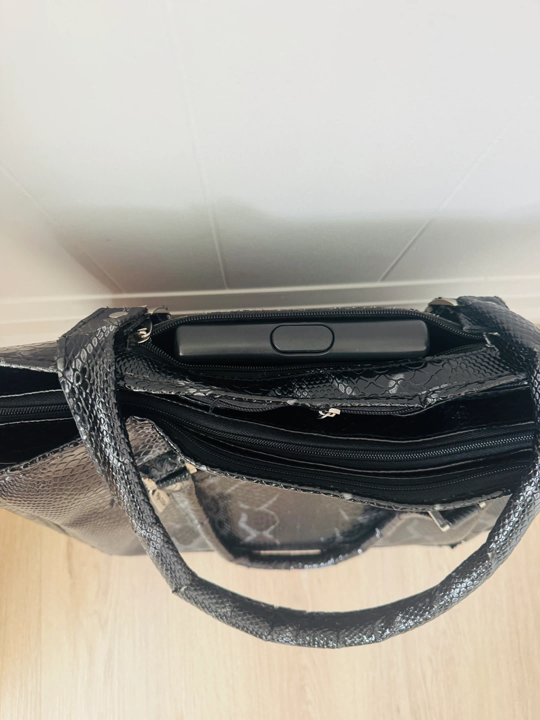 Tracker Black Faux Snakeskin Rolling Laptop Bag - photo 2