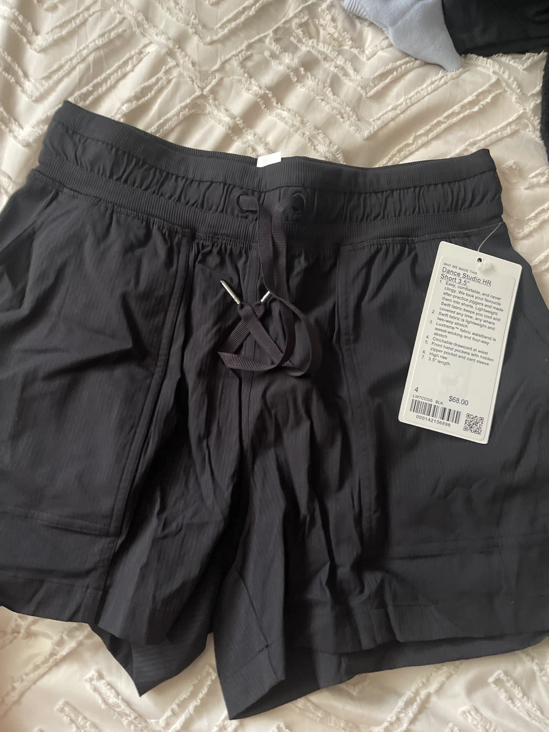2 Lululemon Dance Studio HR Short 3.5" - White & Black - Size 4