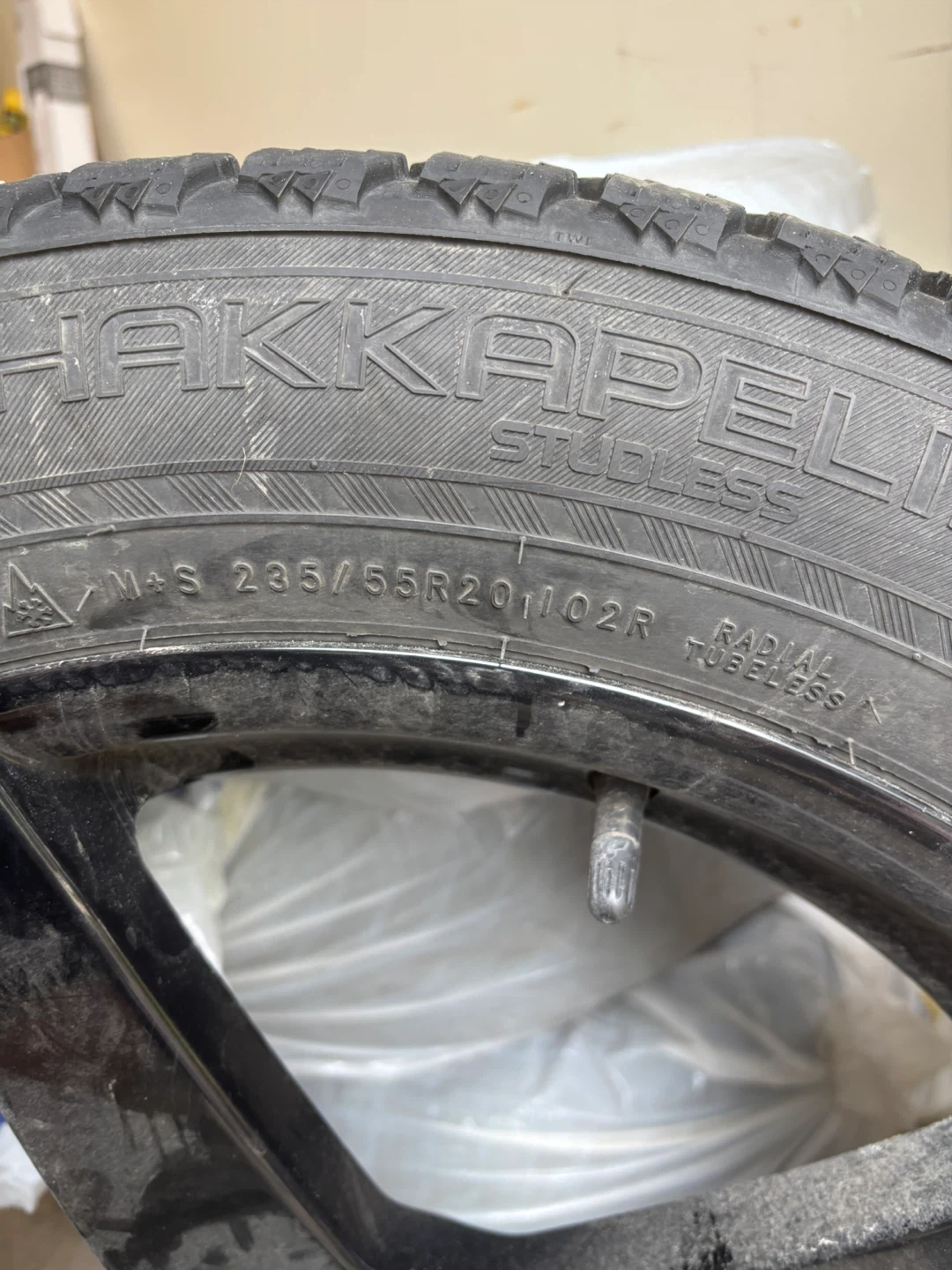 Nokian tyres Winter tires with alloy wheels 235/55R20 102R - photo 3