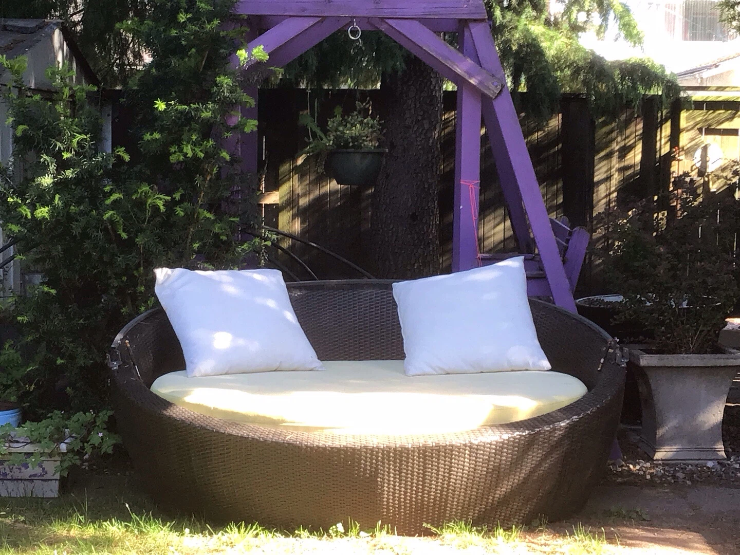 Round Wicker Daybed with Light Yellow Cushion - photo 4