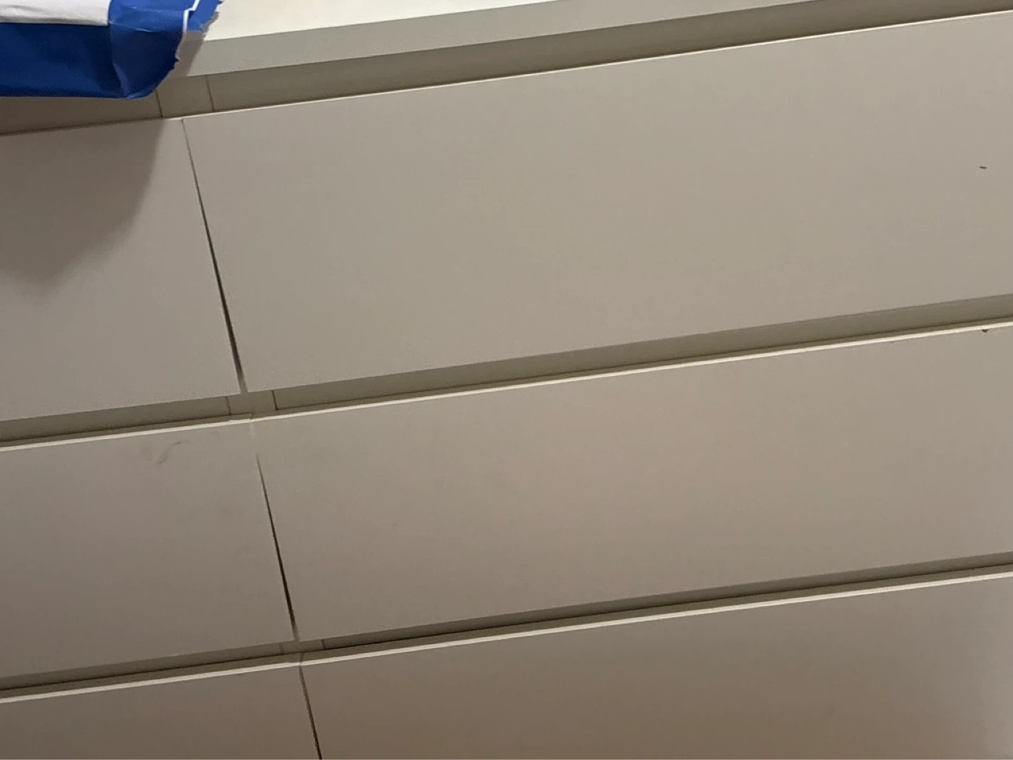 White 6-Drawer Dresser - photo 3