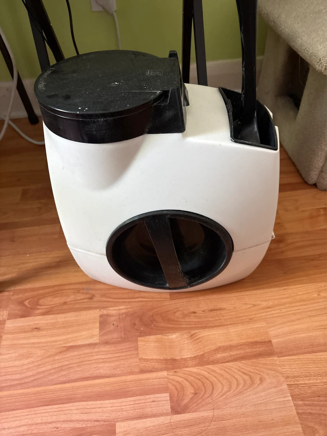 Kitty litter / Diaper genie