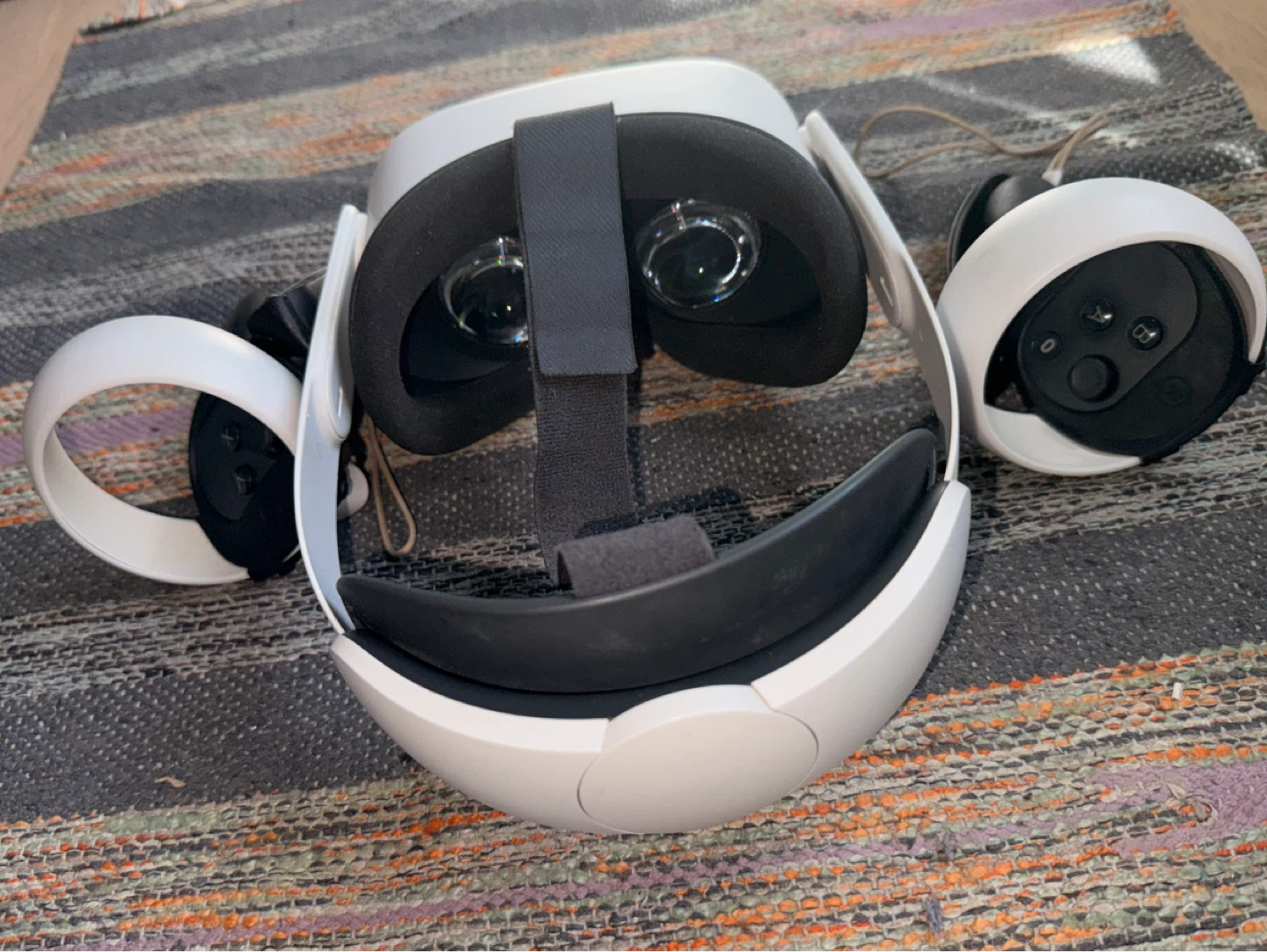 Oculus Quest 2 128GB VR Headset Bundle - photo 3