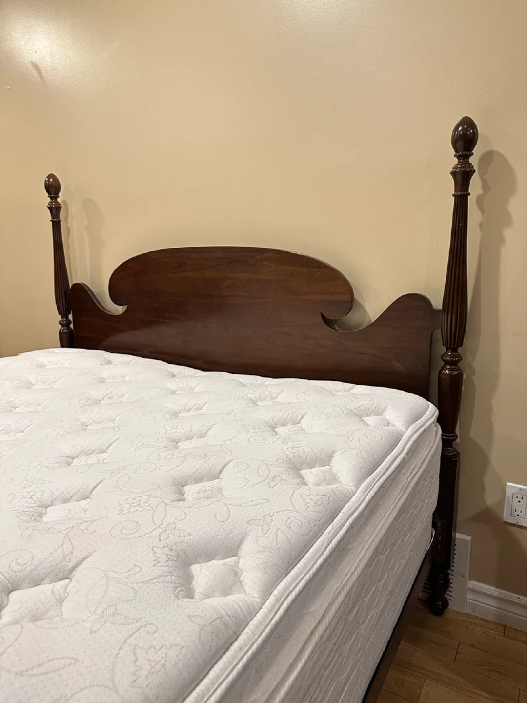 Vintage Gibbard Cherry Queen Size Poster Bed Set (CAN DELIVER) - photo 4