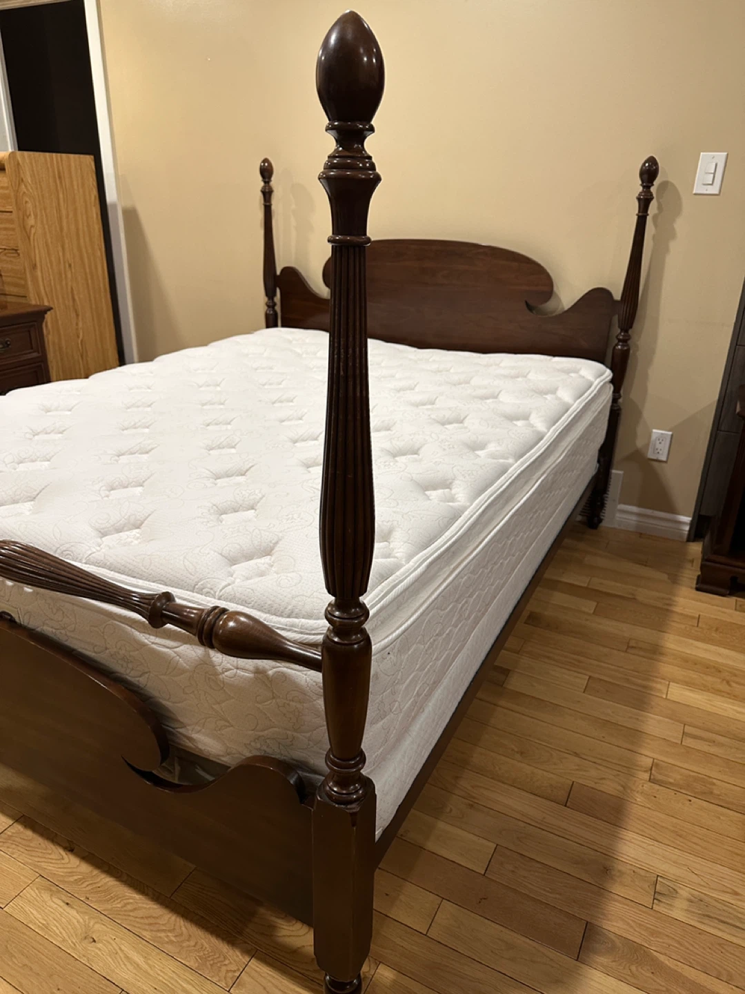 Vintage Gibbard Cherry Queen Size Poster Bed Set (CAN DELIVER) - photo 5