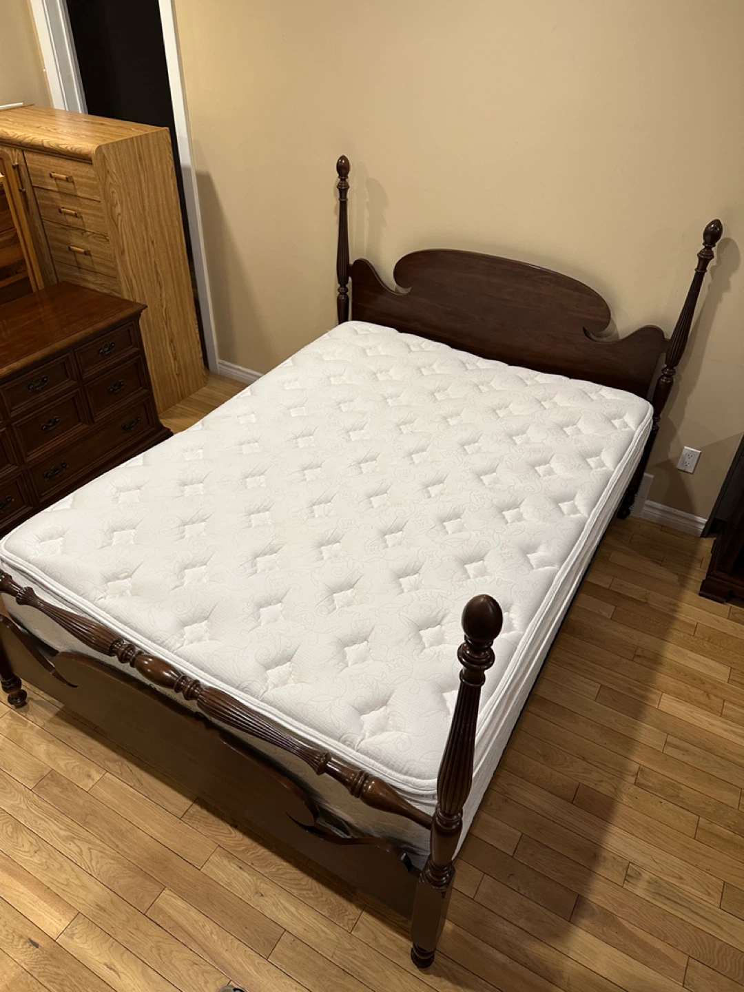 Vintage Gibbard Cherry Queen Size Poster Bed Set (CAN DELIVER) - photo 3