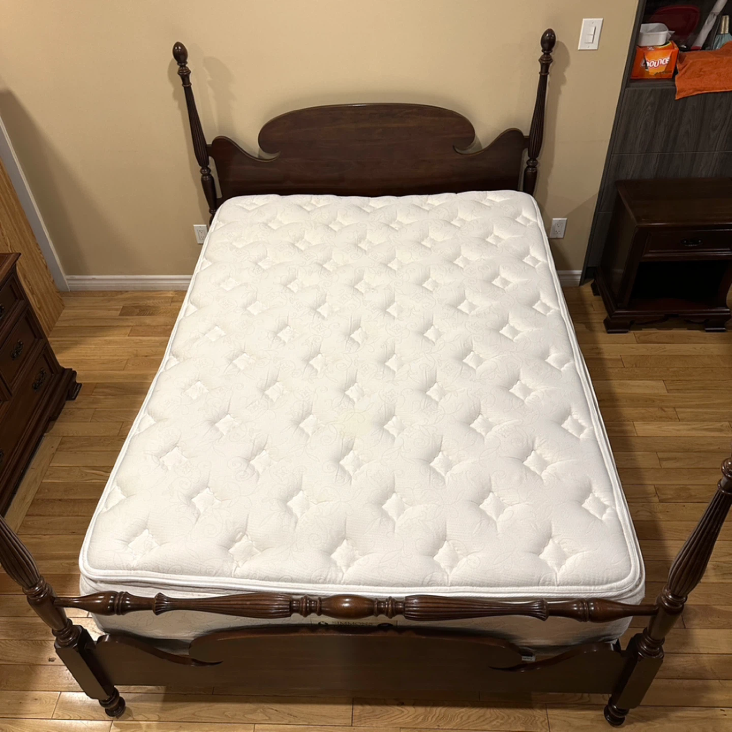 Vintage Gibbard Cherry Queen Size Poster Bed Set (CAN DELIVER)