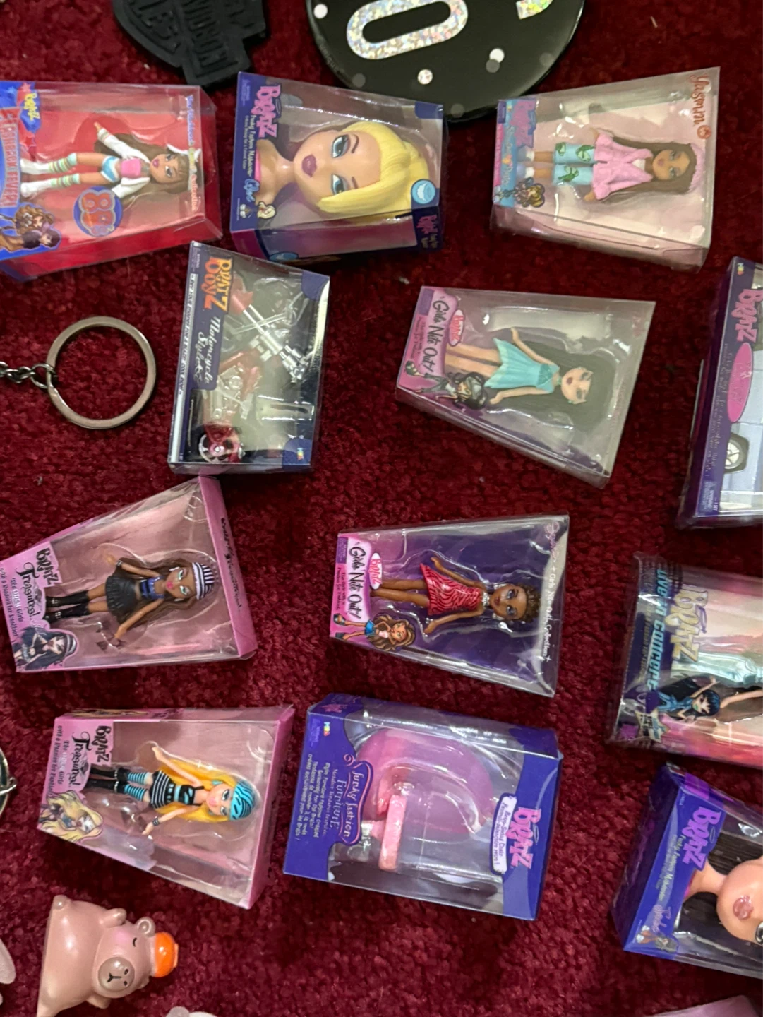 Toy key chains and pins lot - photo 3