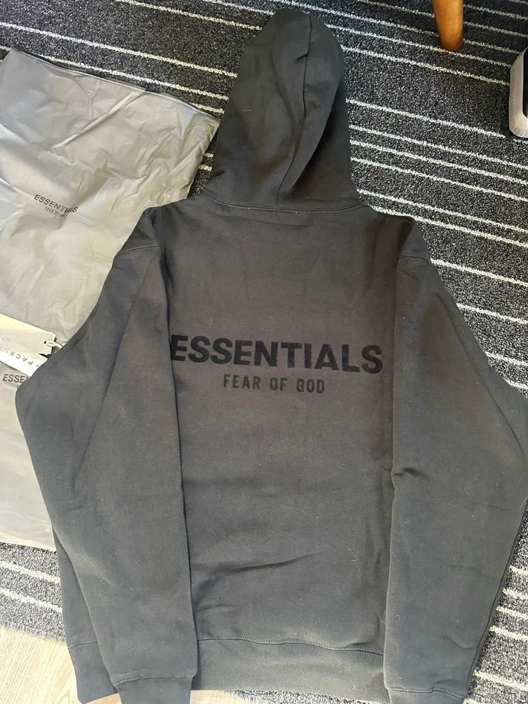 Black ss22 essentials hoodie - photo 2