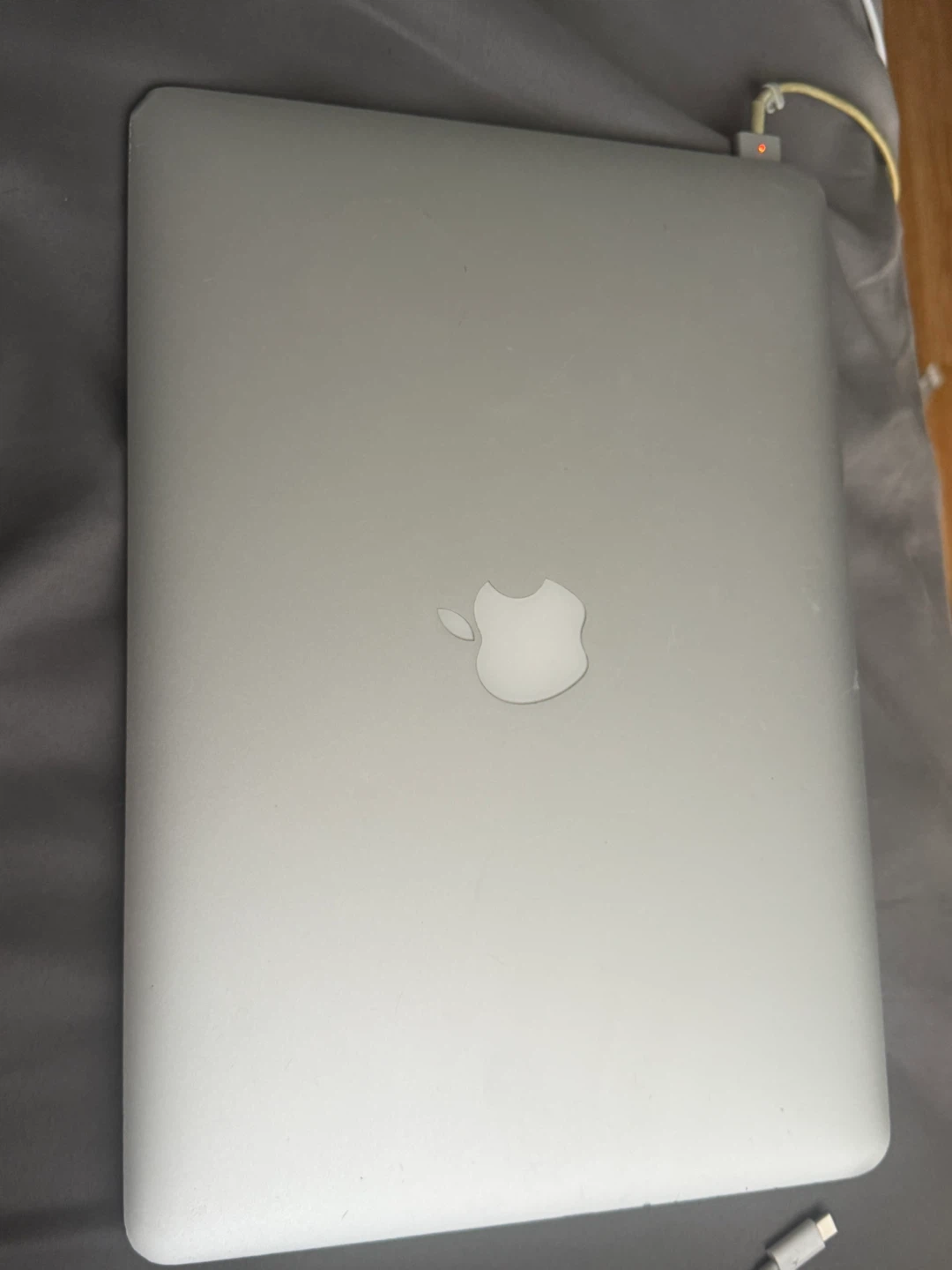 Apple MacBook Air (13-inch, Early 2015) Core i5