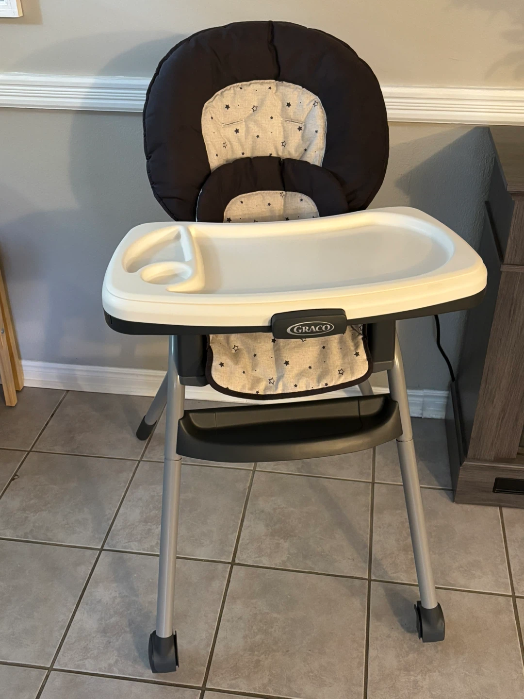 Graco Convertible High Chair with Tray