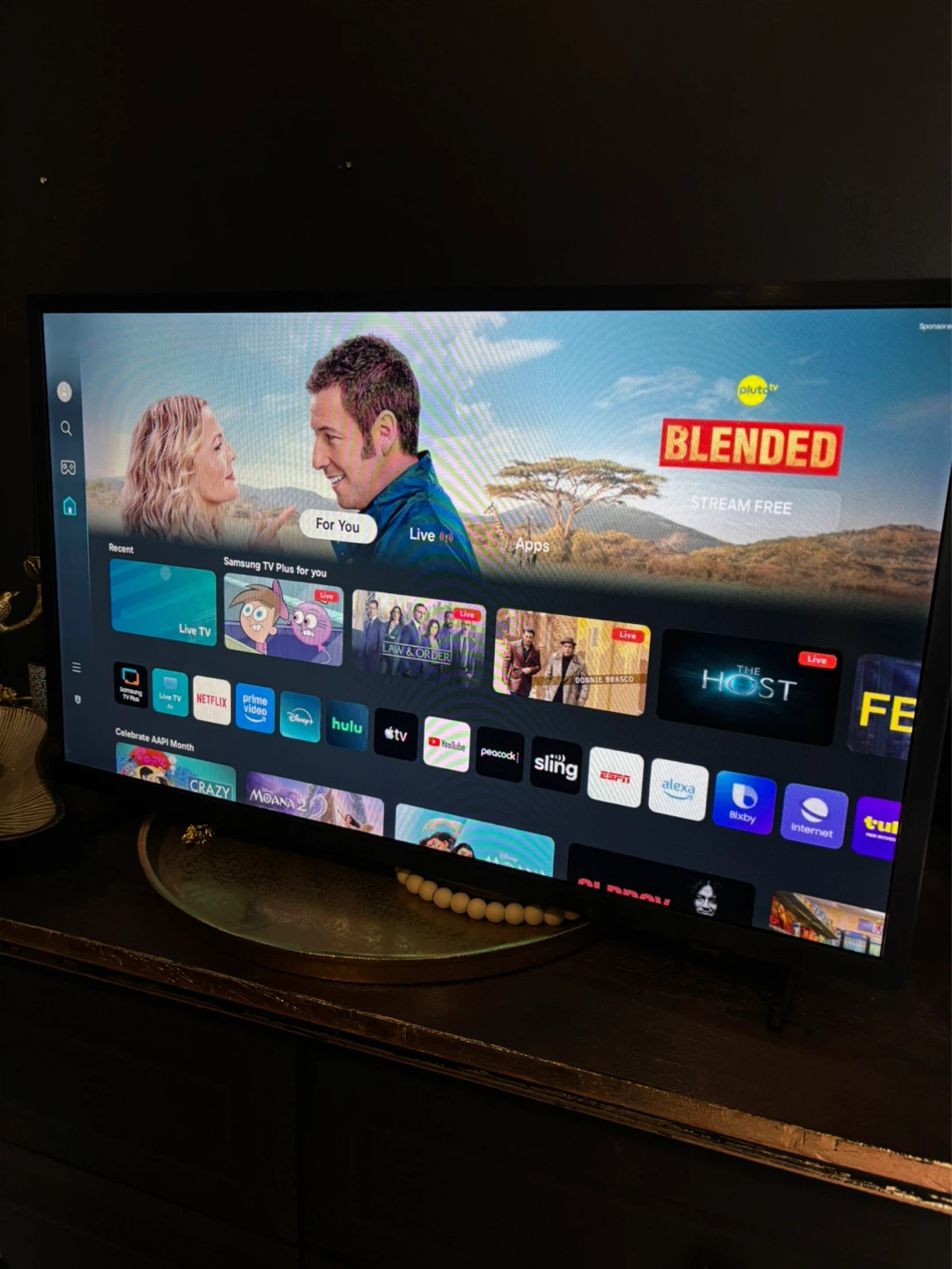New Samsung 32” HD Smart TV - photo 3