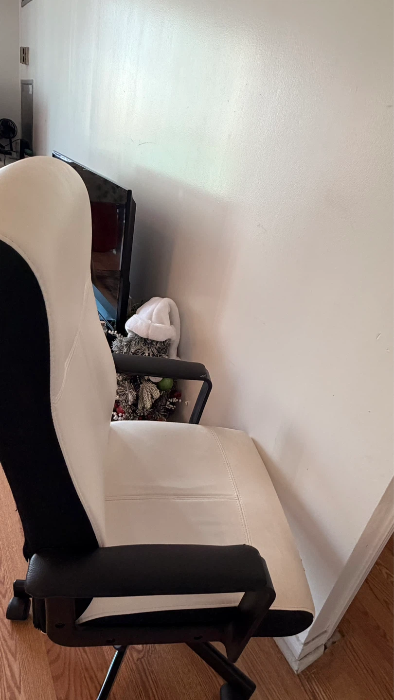 White and Black Ergonomic Office Chair - photo 4
