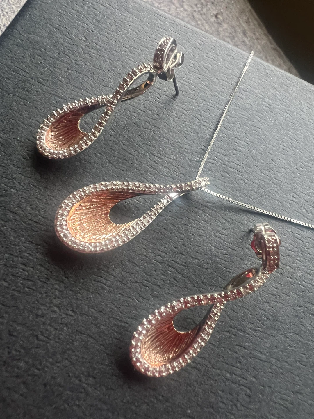 10K Gold Teardrop Pendant Necklace and Earrings Set
