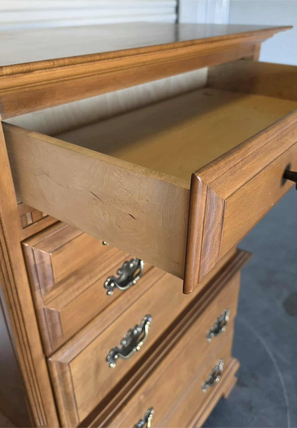 Vintage solid maple 5 drawer tall boy dresser - photo 4