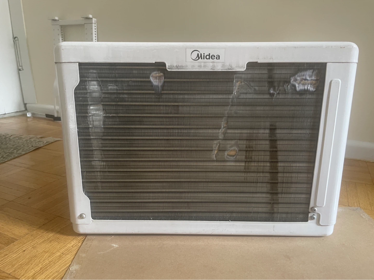 Midea MAW Window Air Conditioner - 8000 BTU - photo 4