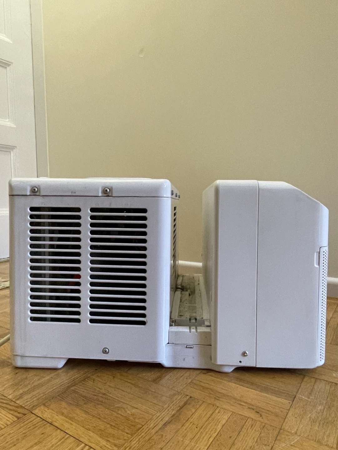 Midea MAW Window Air Conditioner - 8000 BTU - photo 2