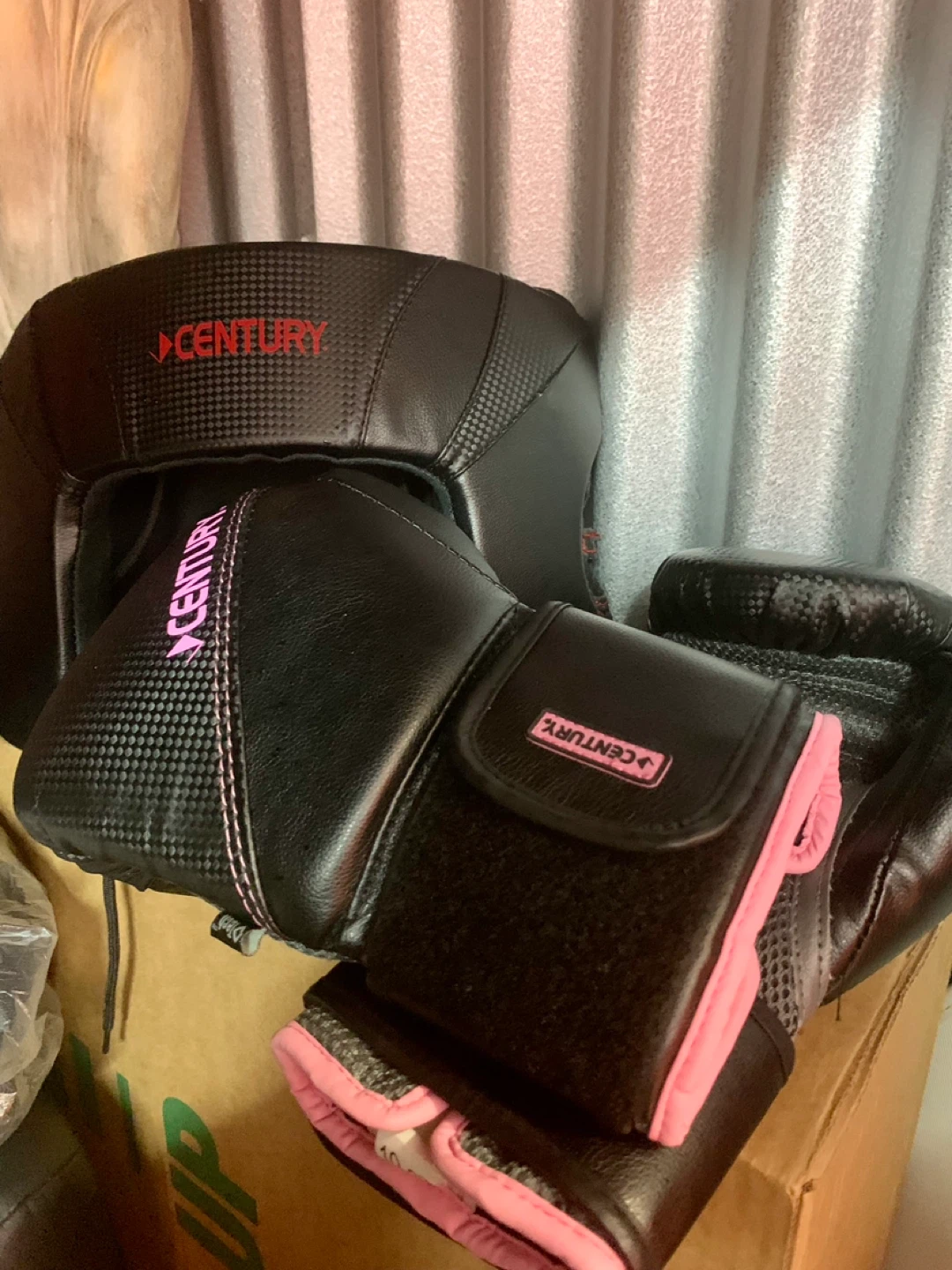 Century Boxing Headgear and Gloves Set - photo 2