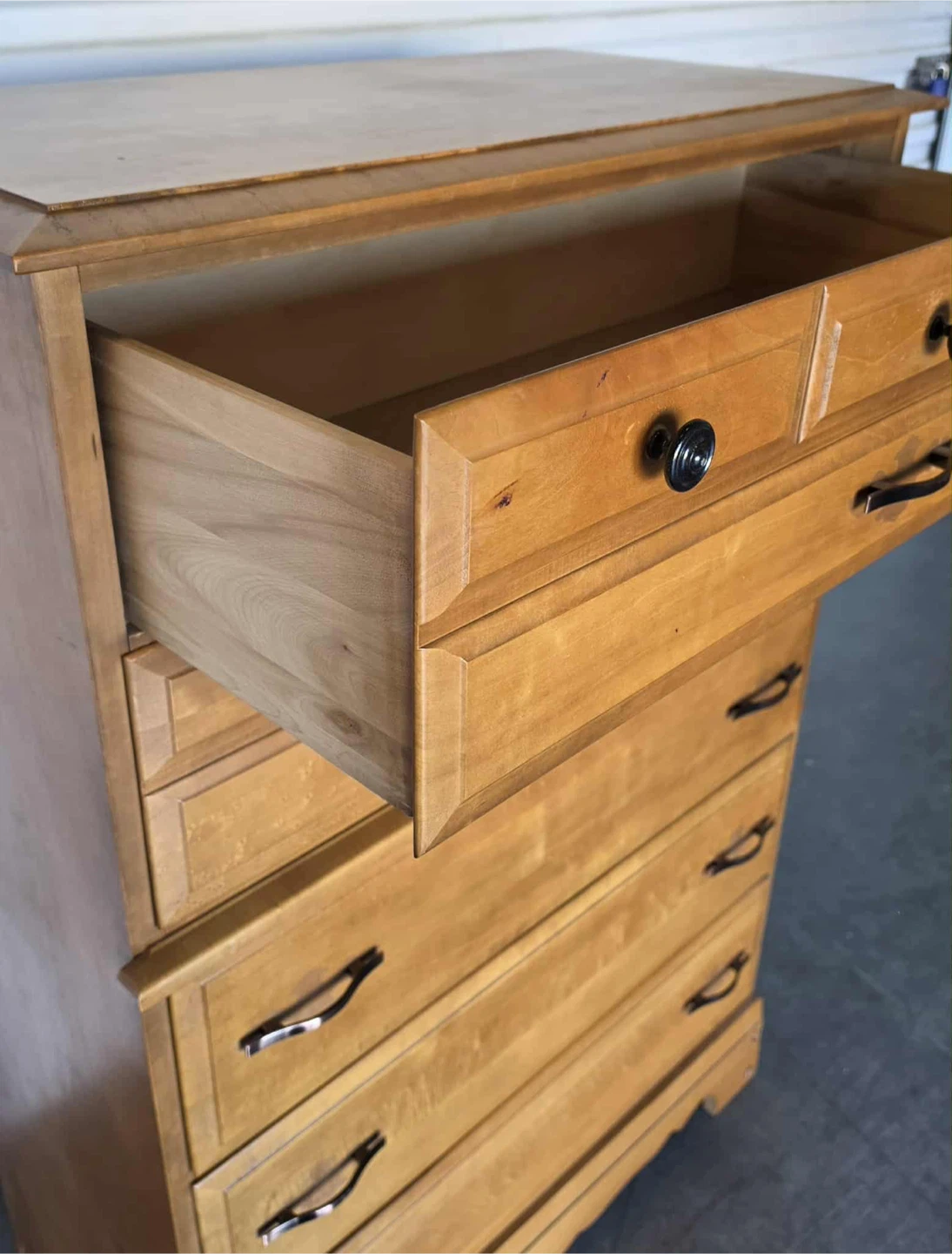 Solid maple 5 drawer dresser - photo 3