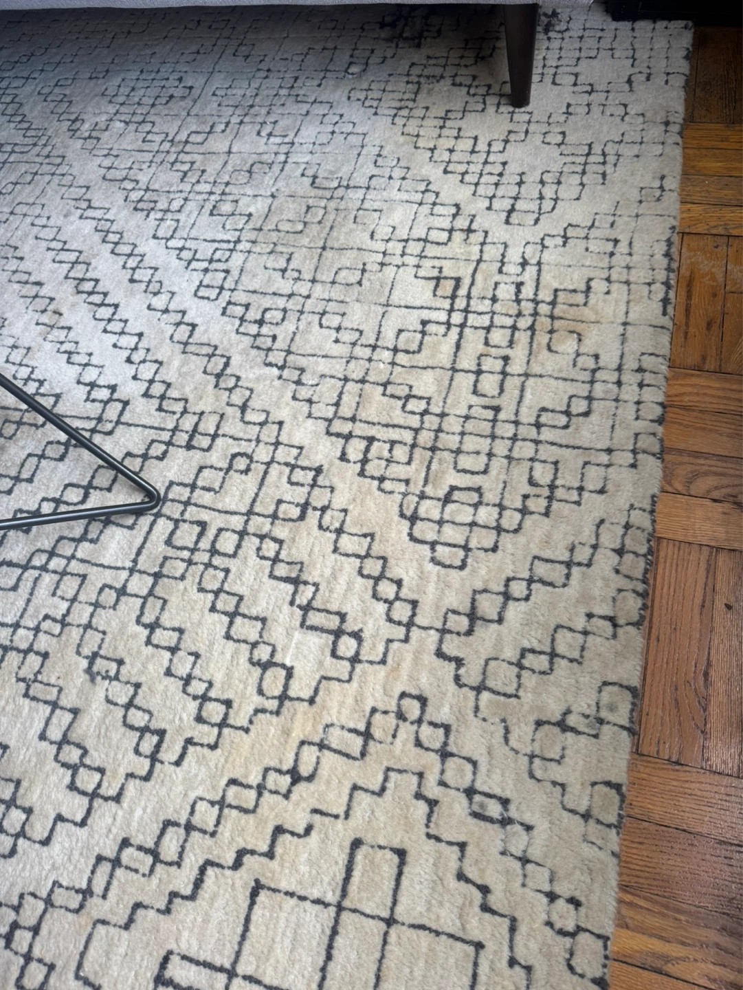 Area Rug with Geometric Pattern - photo 4