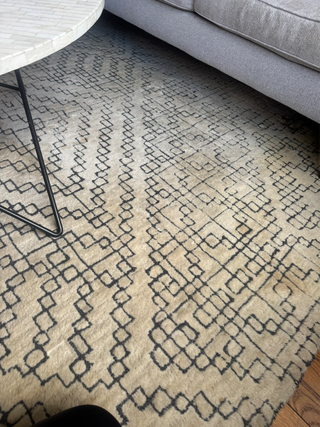 Area Rug with Geometric Pattern - photo 5