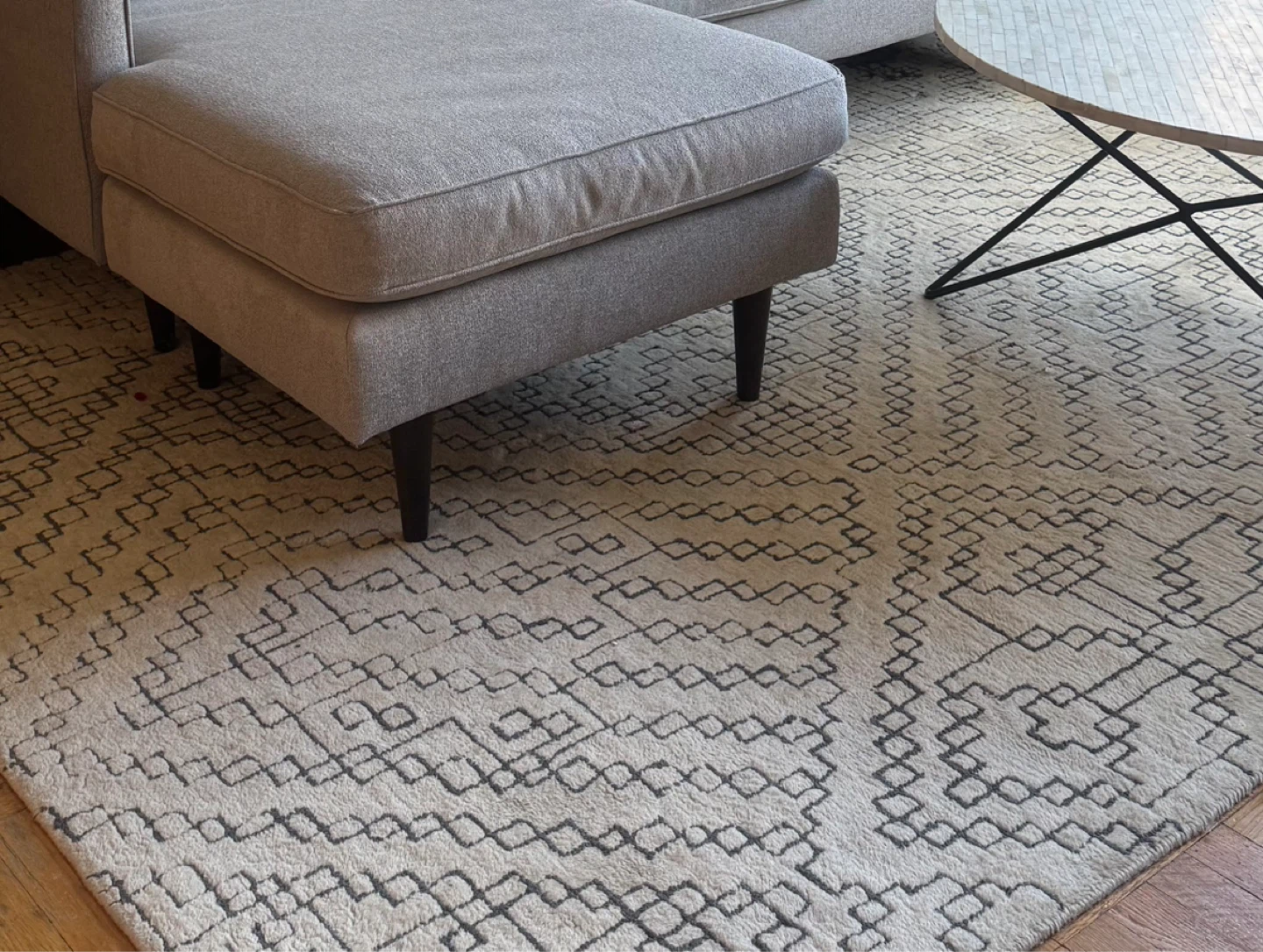Area Rug with Geometric Pattern - photo 2
