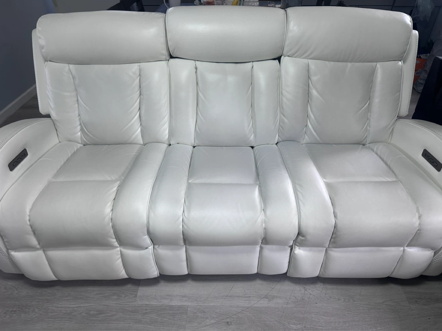 Bob’s Furniture White Leather Recliner Sofa with Center Console