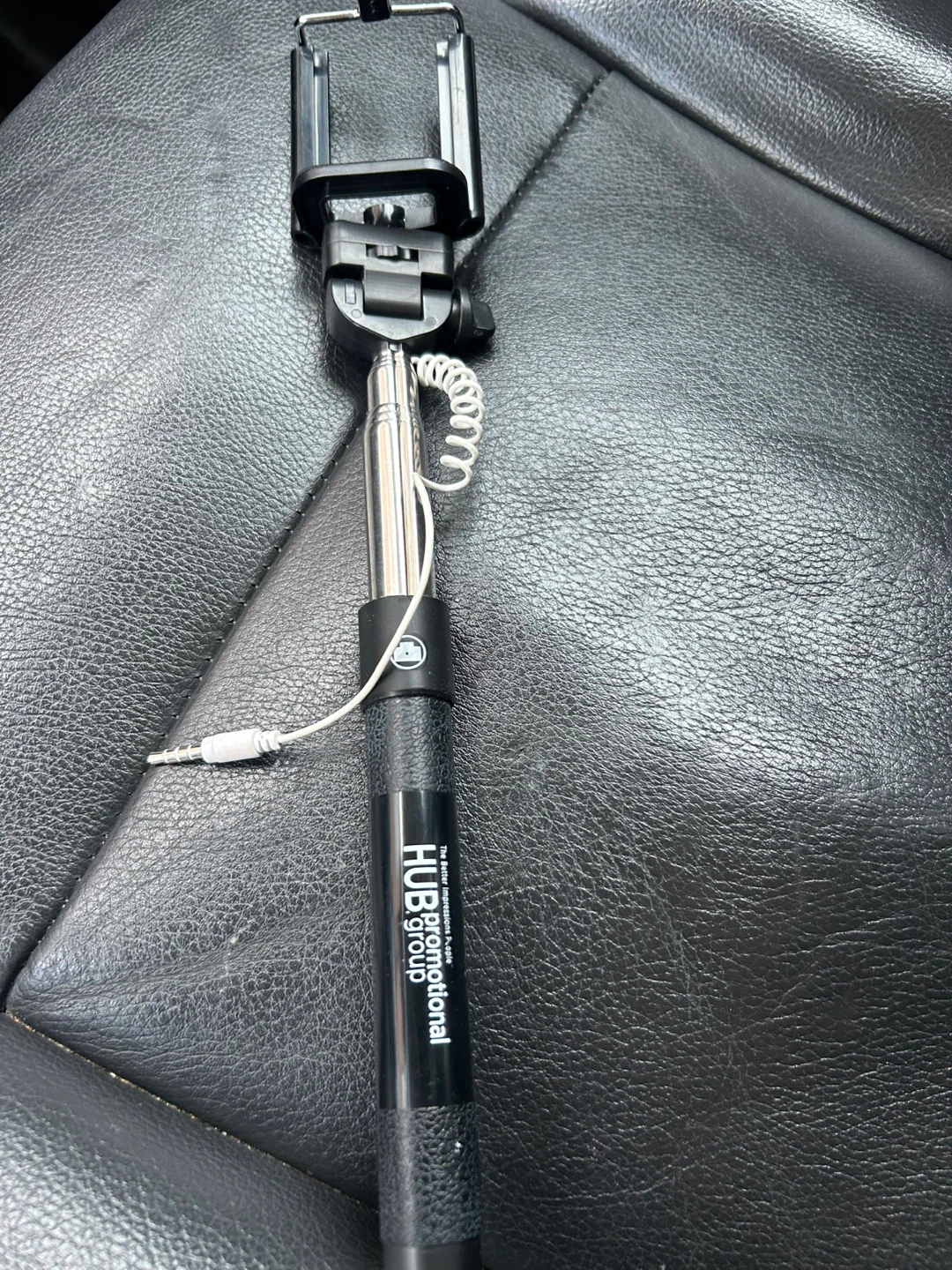 HUB Promotional Selfie Stick with Wired Shutter - photo 2