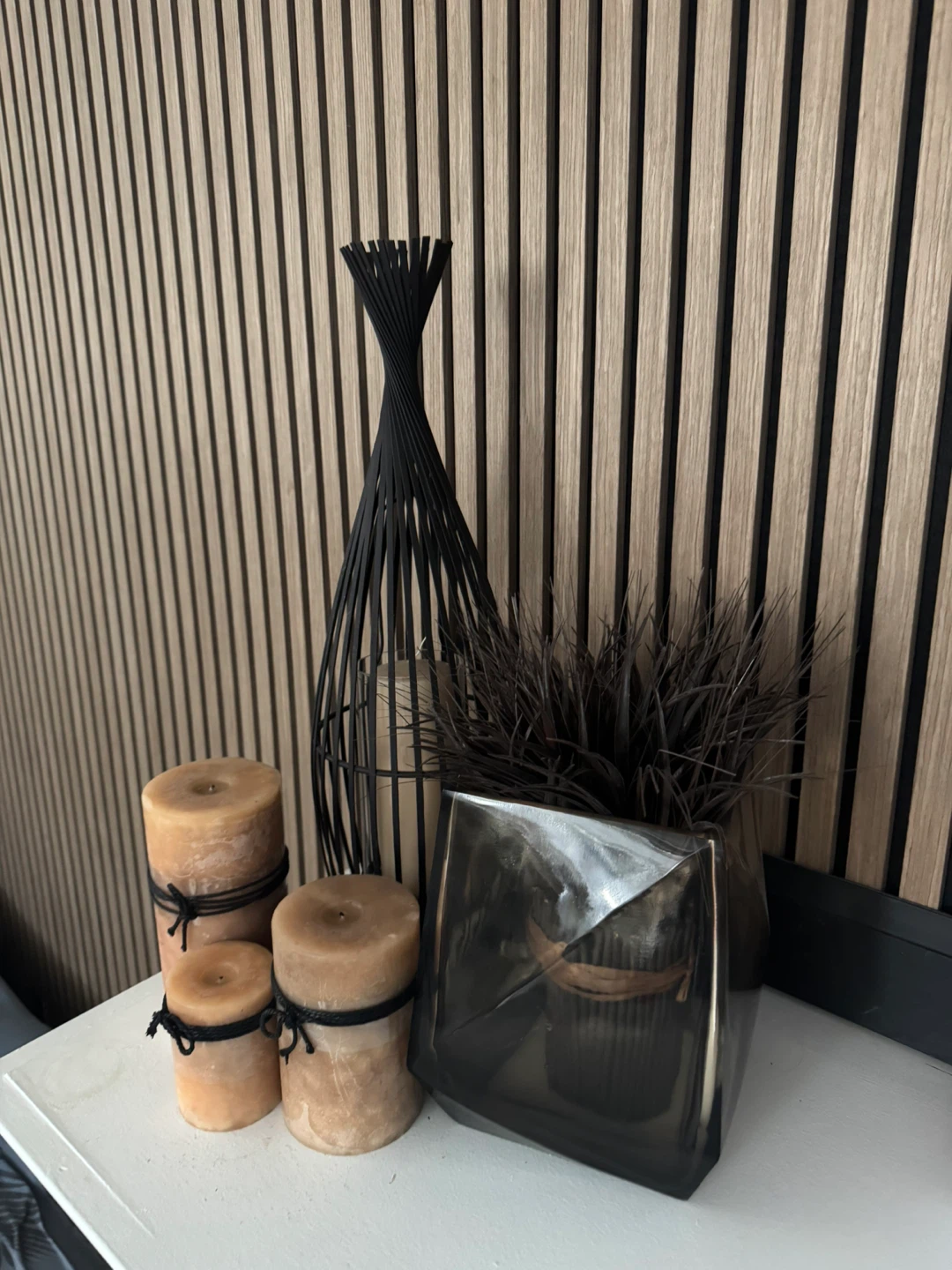 Set of 3 pillar candles and decorative vase
