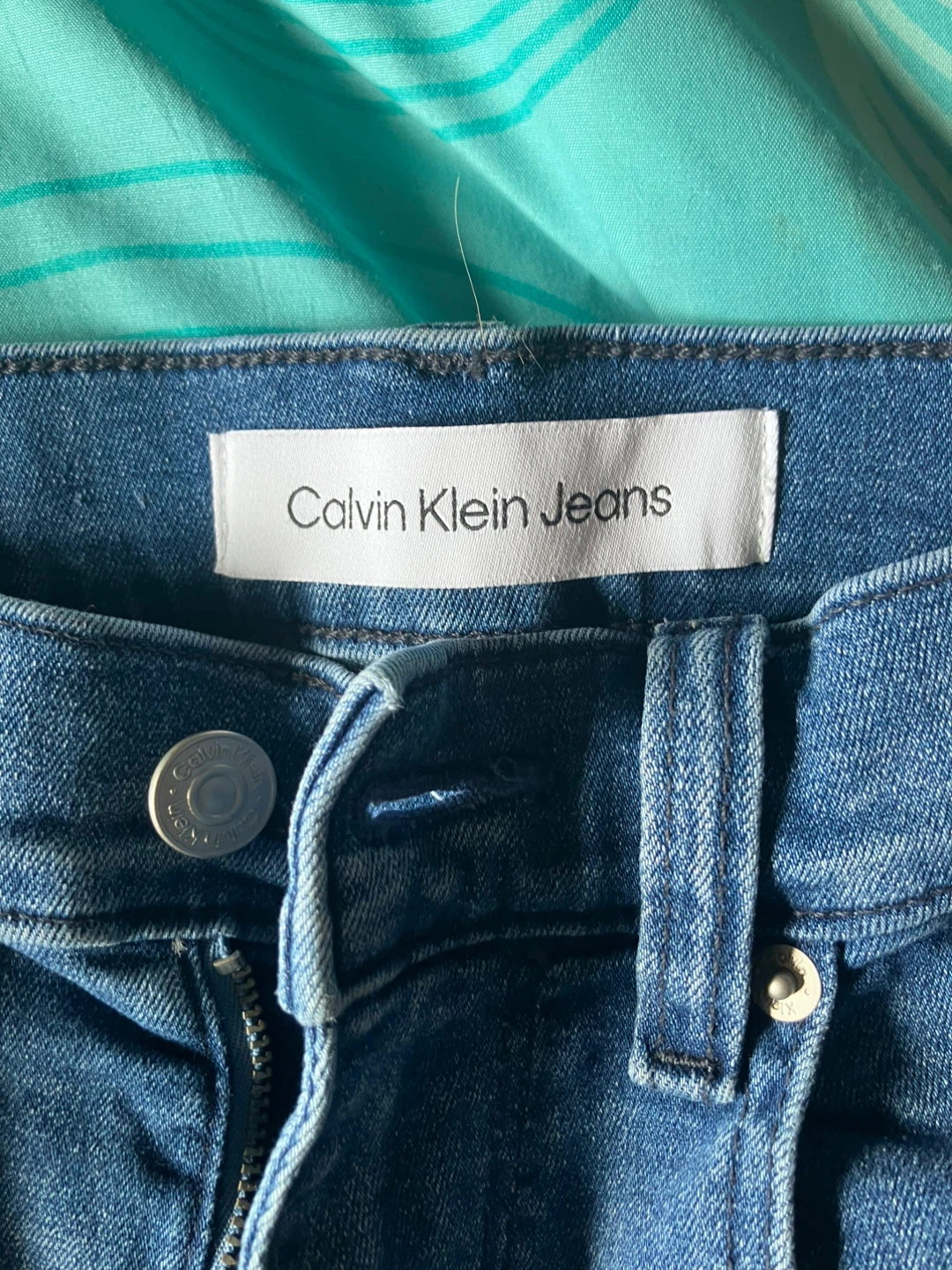 Calvin Klein Jeans Midi Shorts Size 29 - photo 2