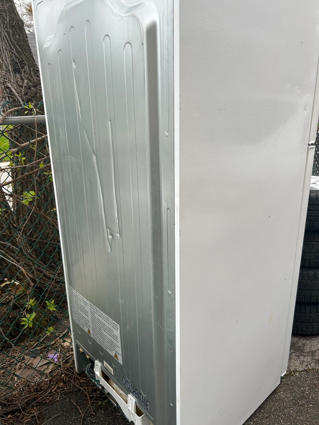 White Top Freezer Refrigerator - photo 2