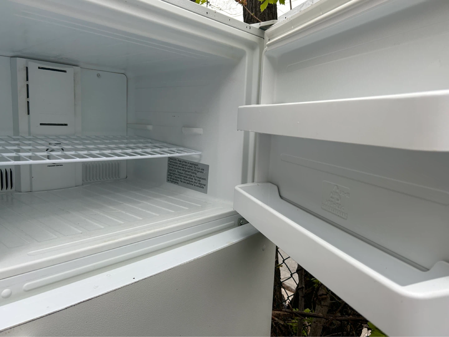 White Top Freezer Refrigerator - photo 4