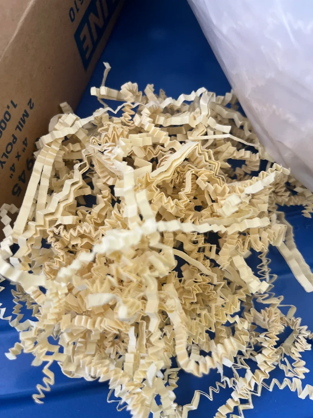 Bag of Crinkle Cut Paper Filler - photo 2