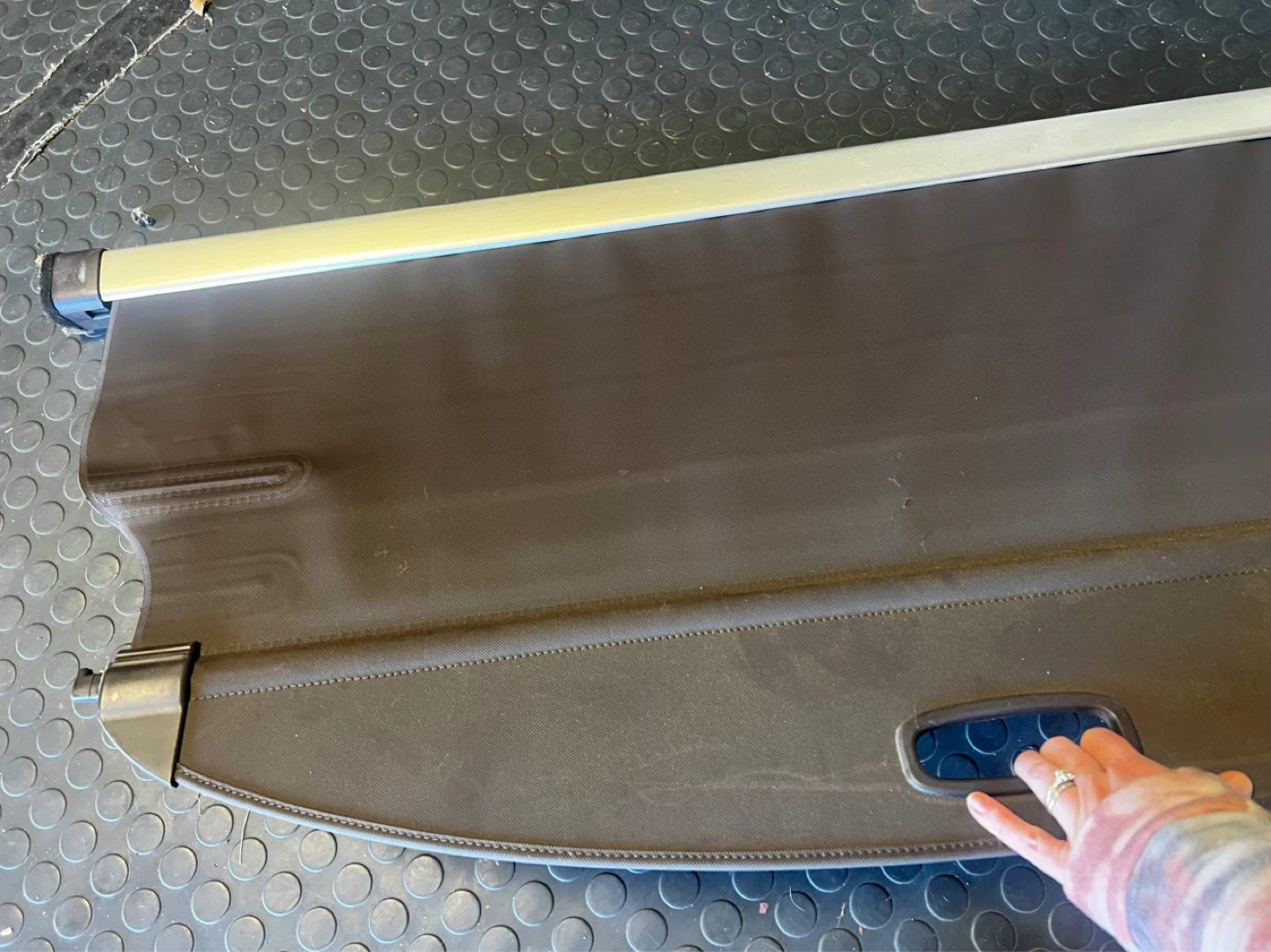Retractable Trunk Cover from 2015 Hyundai Tucson - photo 2