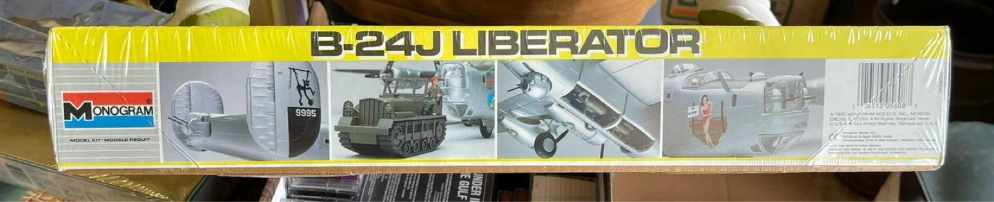 Monogram B-24J Liberator Model Kit 5608 - photo 2