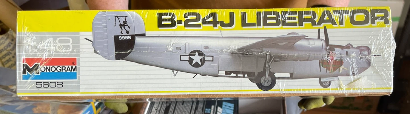 Monogram B-24J Liberator Model Kit 5608 - photo 3