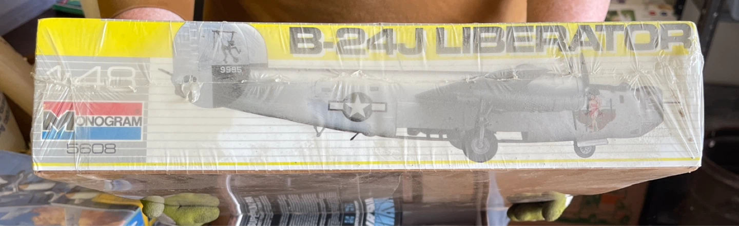 Monogram B-24J Liberator Model Kit 5608 - photo 5