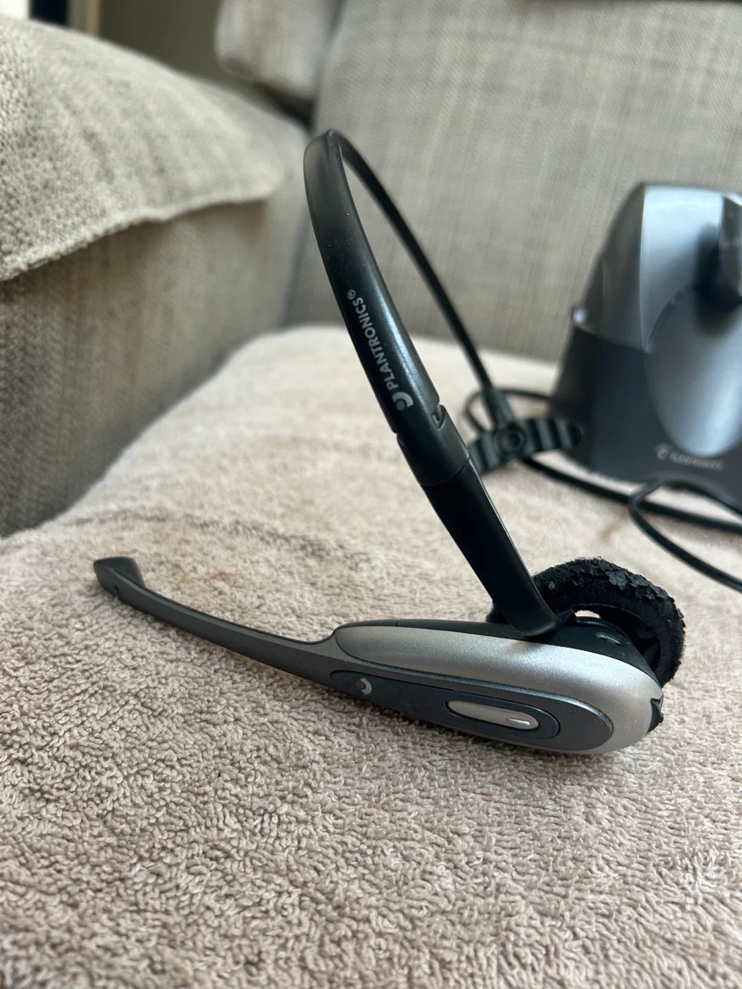 Plantronics Wireless Headset with Charging Base - photo 2
