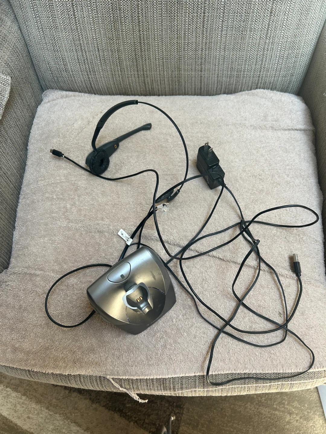 Plantronics Wireless Headset with Charging Base - photo 5
