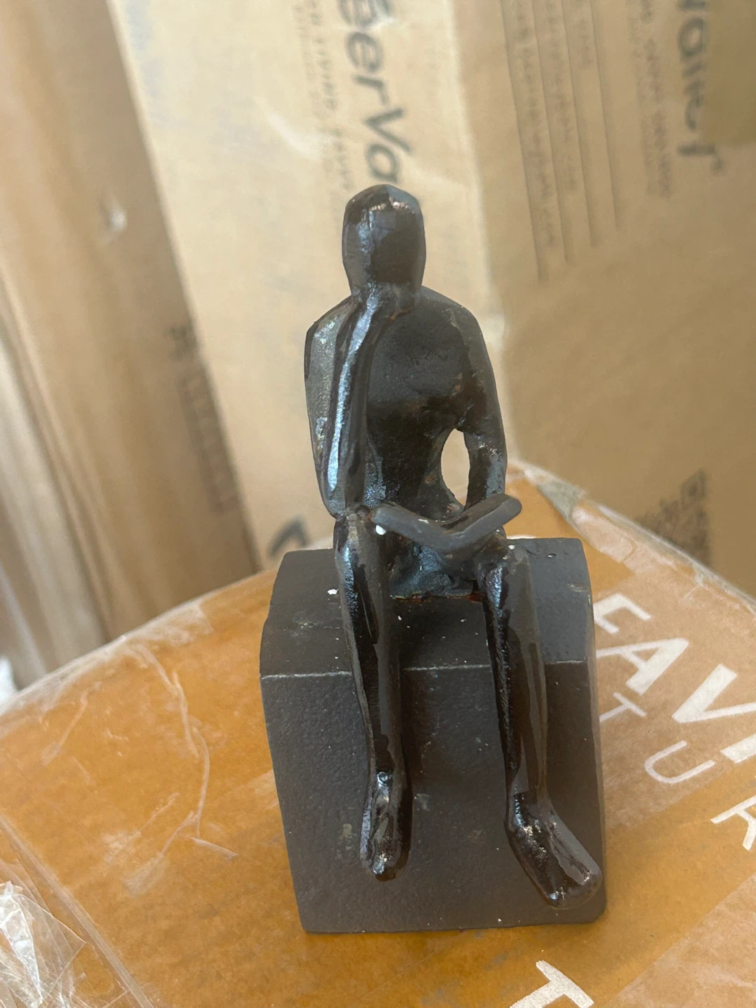 New Decorative Sitting Figure Reading Book Figurine