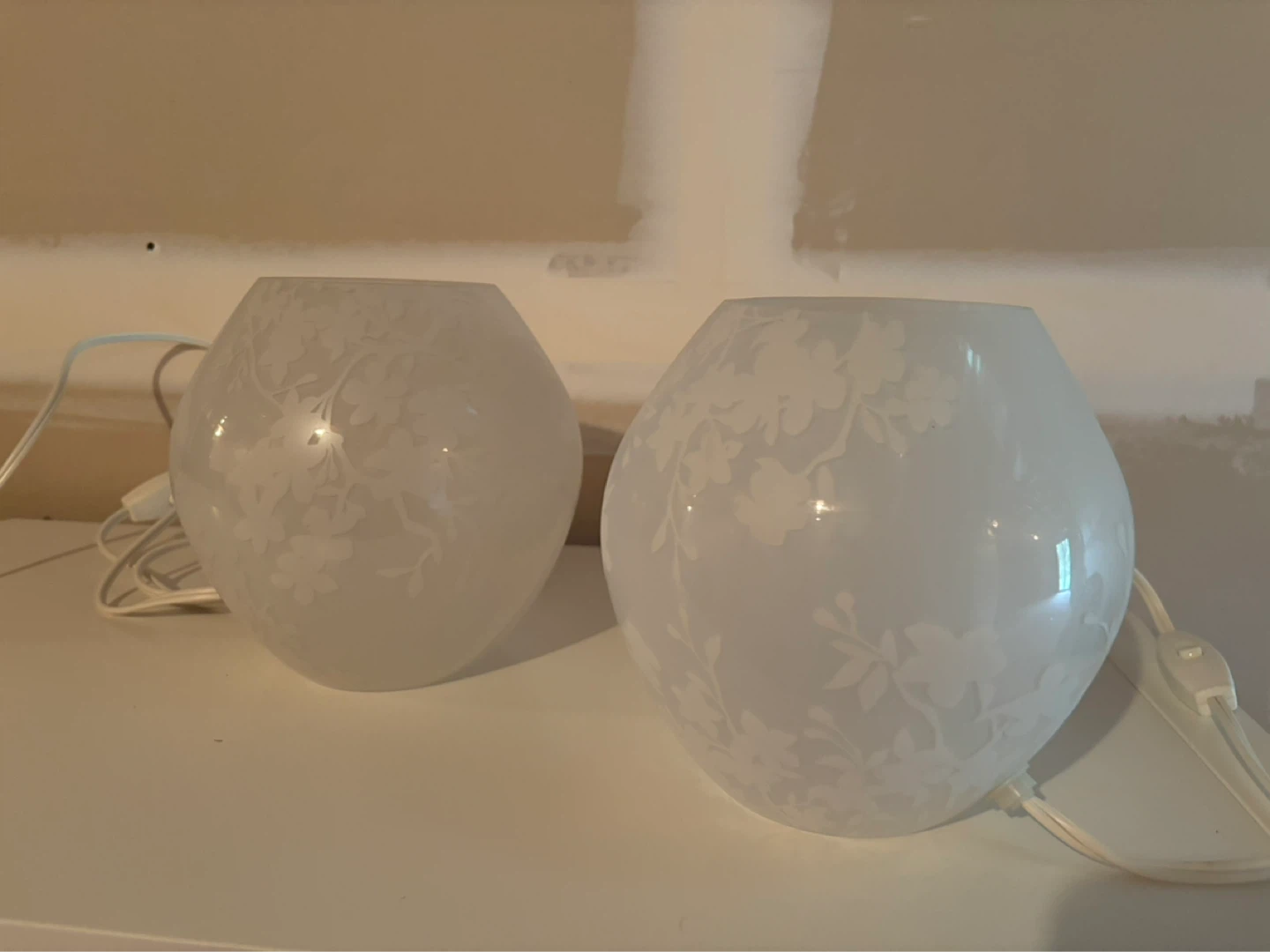 Set of 2 Frosted Glass Floral Accent Lamps - photo 2