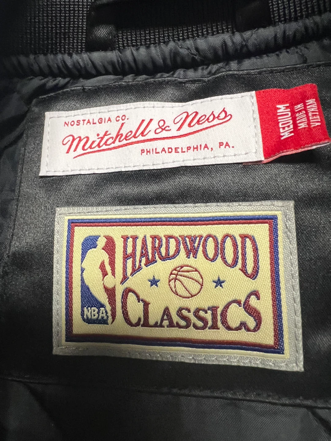 Mens Mitchell and Ness Chicago Bulls Jacket Size Medium - photo 2