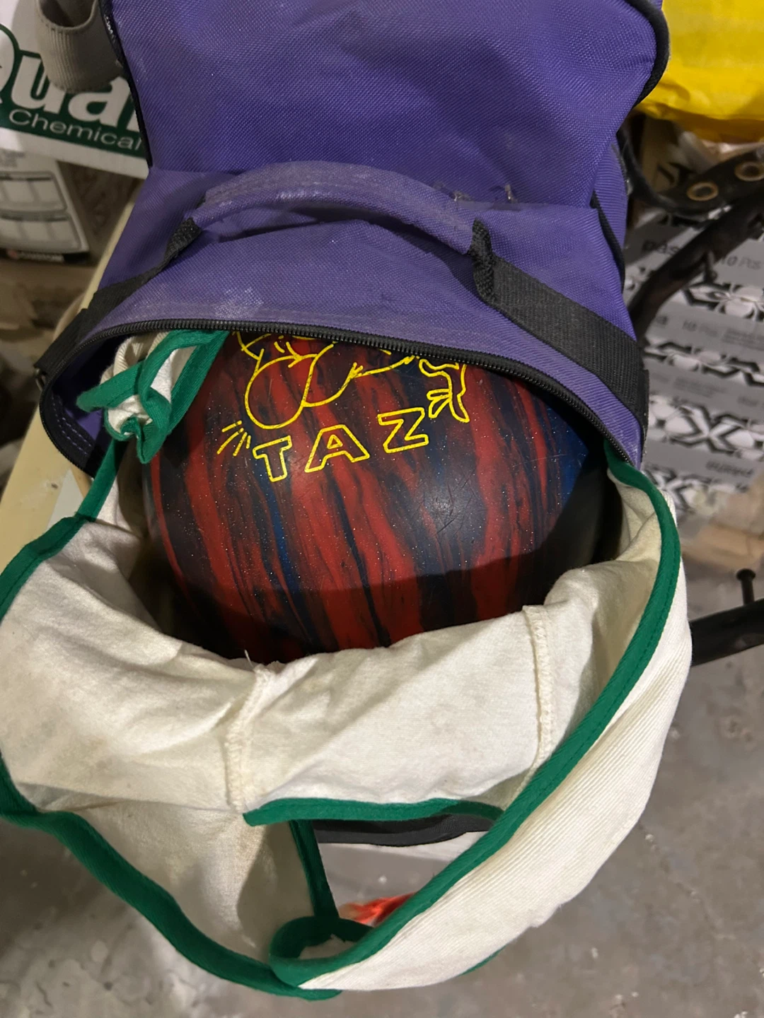 Warner Bros. "Taz" Bowling Ball - photo 4