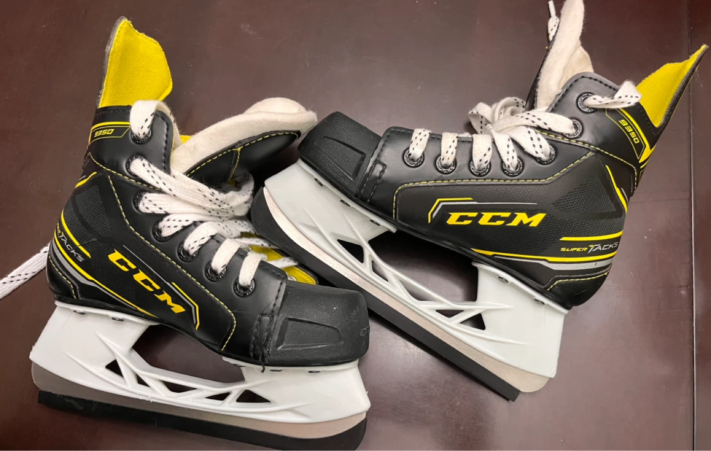 CCM FT445 Junior Hockey Skates - Size 2 Regular