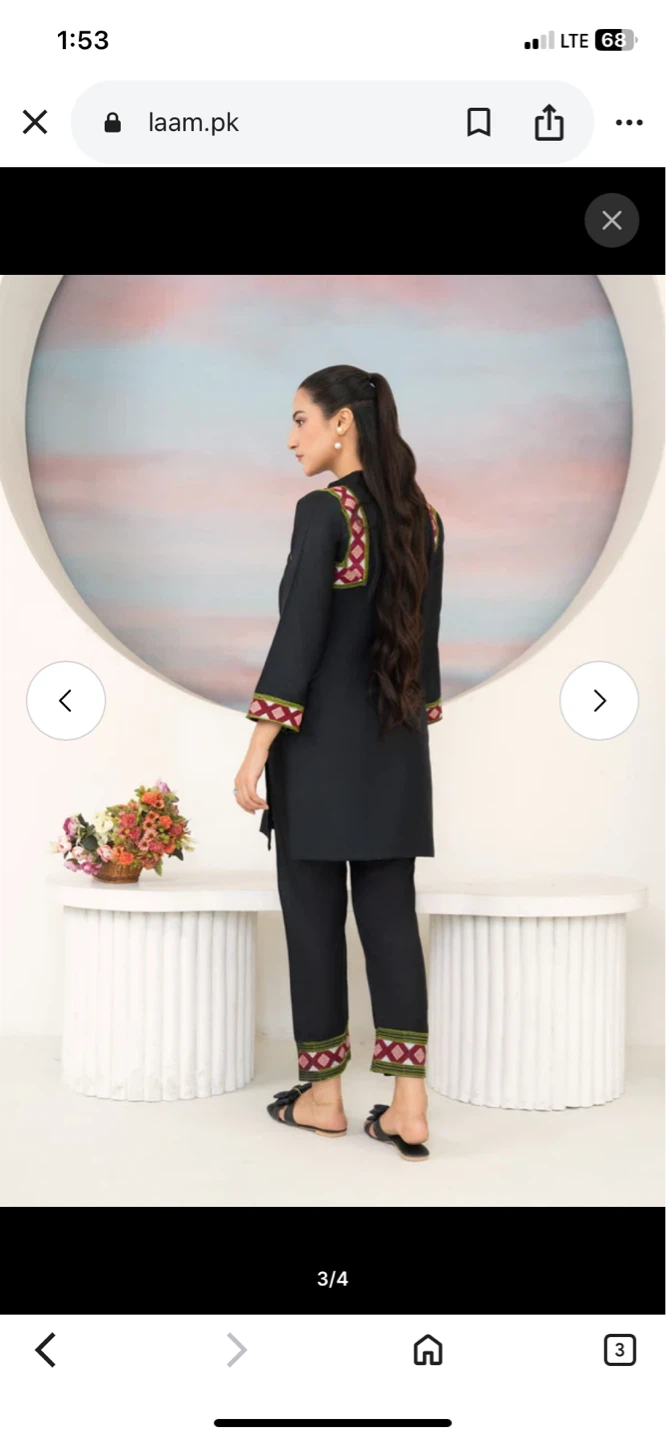 Laam Black Embroidered Kurta and Pants Set - photo 3