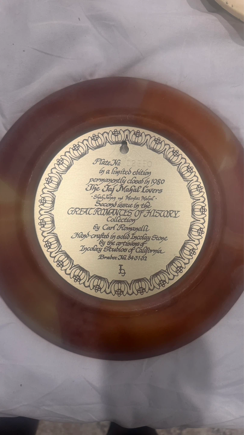 Incolay Stone "The Taj Mahal Lovers" Collectible Plate - photo 2